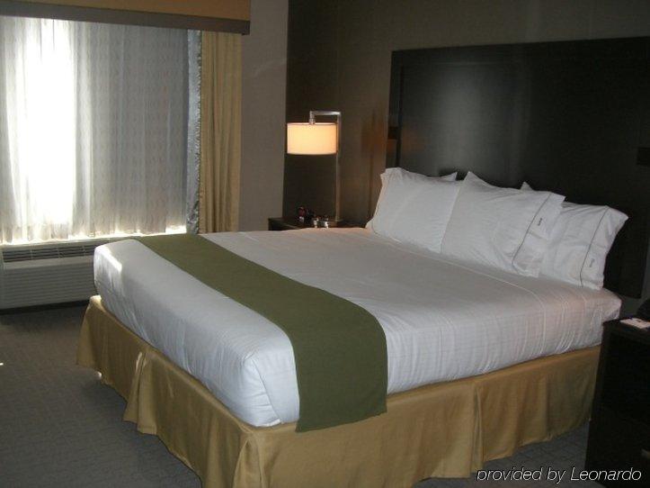 Holiday Inn Express Hays, An Ihg Hotel Room photo